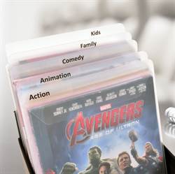 Divisores para DVD que incluye etiquetas preimpresas por género de película - 16 unidades